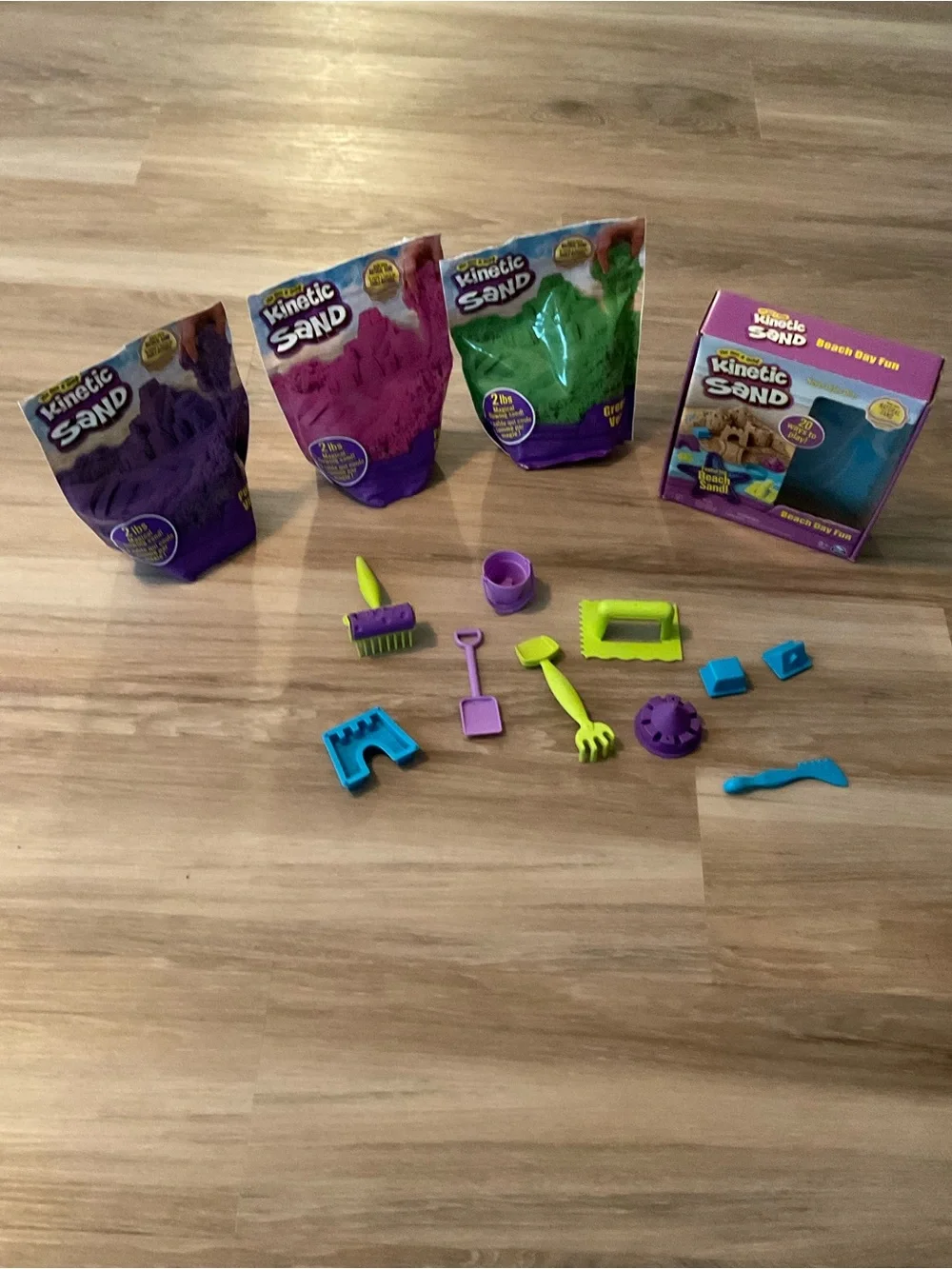 Kinetic Sand | Playset with Purple, Pink, Green & Blue Accessories